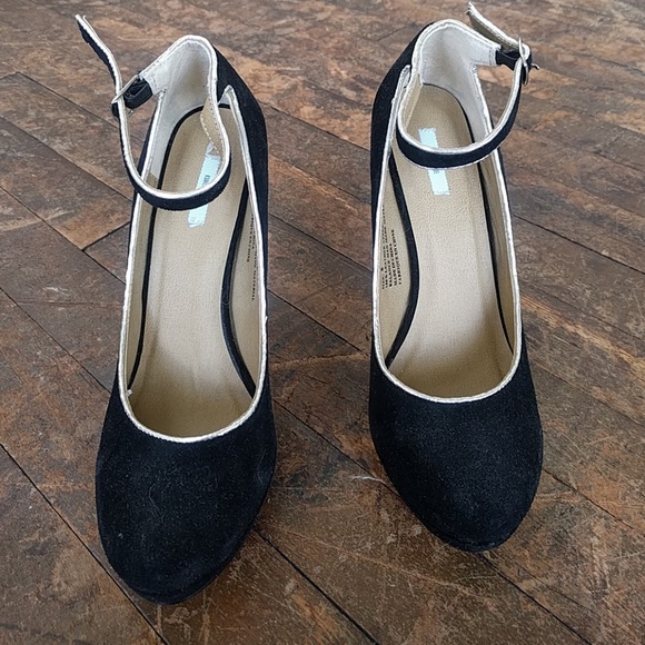 Kimchi blue, black, suede wedge heels - Picture 2 of 3